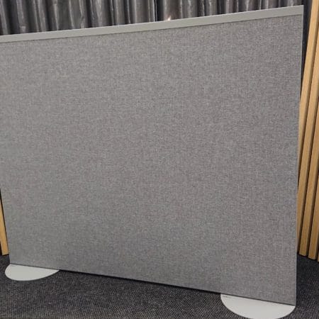 Foot for sound-absorbing partition wall