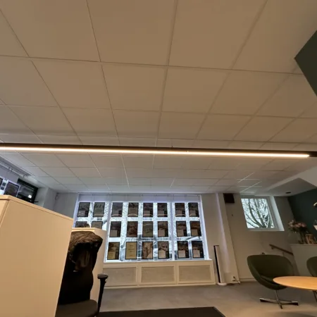 Complete ceiling system WITH ceiling tiles